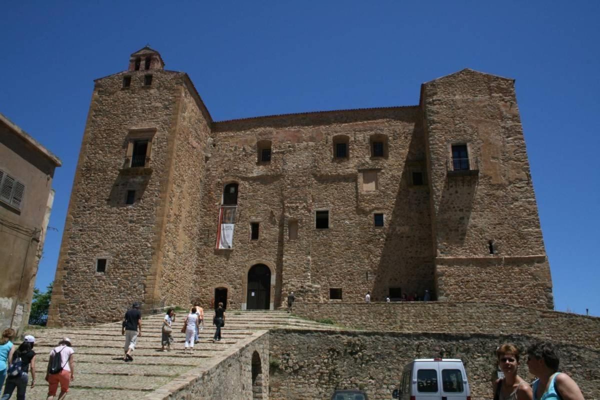 Donjon Suite Centro Storico Castelbuono (Sicily) Exterior foto